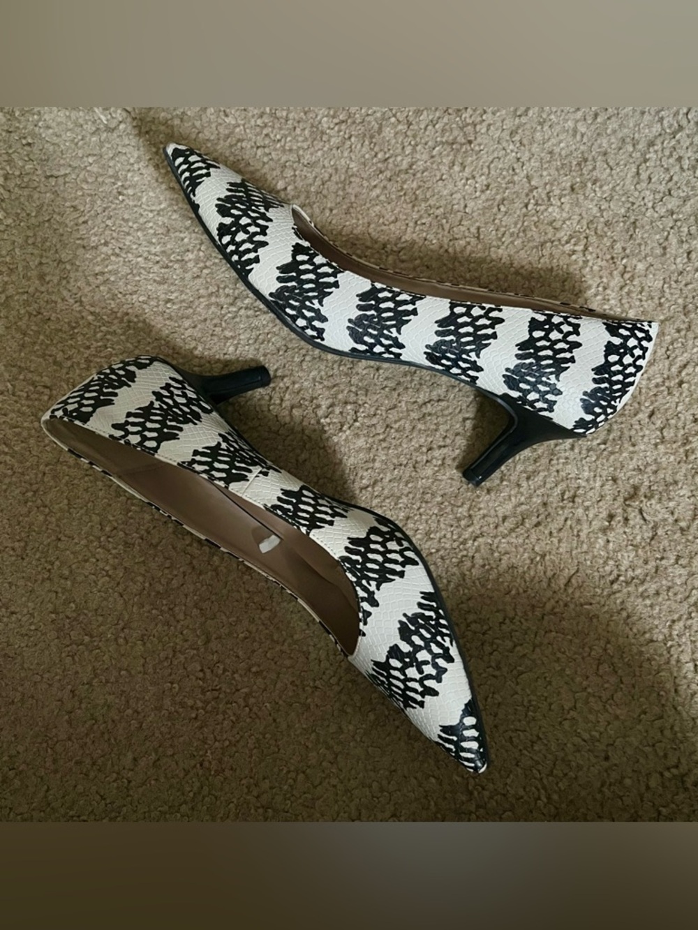 Pointed Toe Black & White Patterned Kitten Heels - Picture 4 of 7